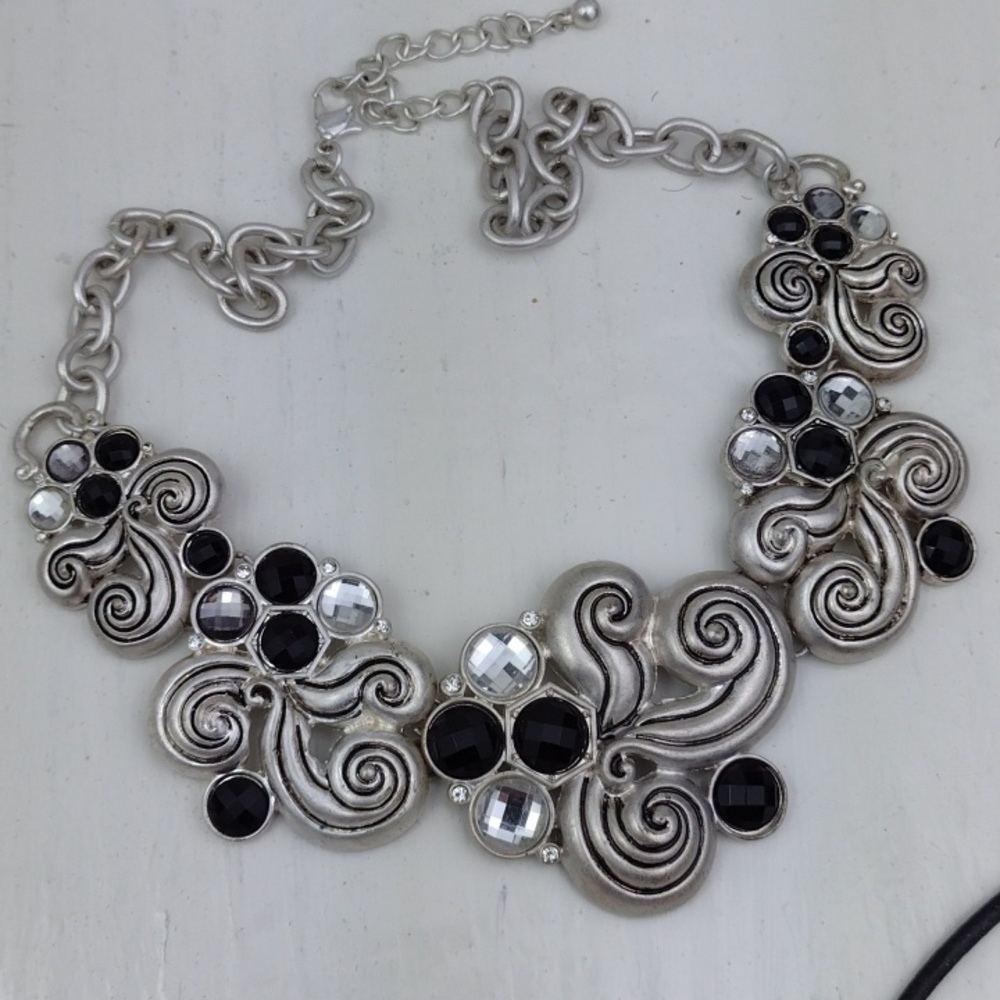 Vintage Faceted Black & Rhinestone Silver-Tone  Flourish Necklace Choker